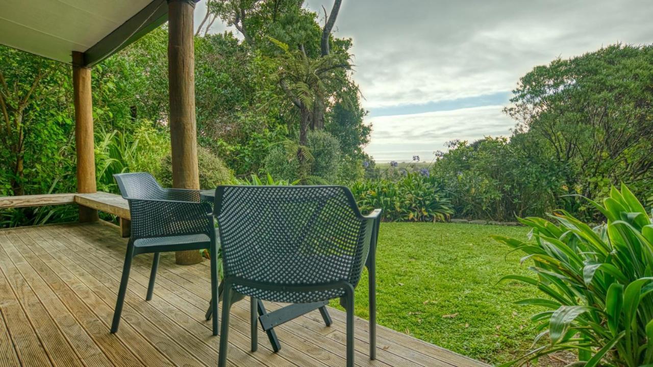 Paparoa Beach Hideaway With Hot Tub Barrytown Экстерьер фото