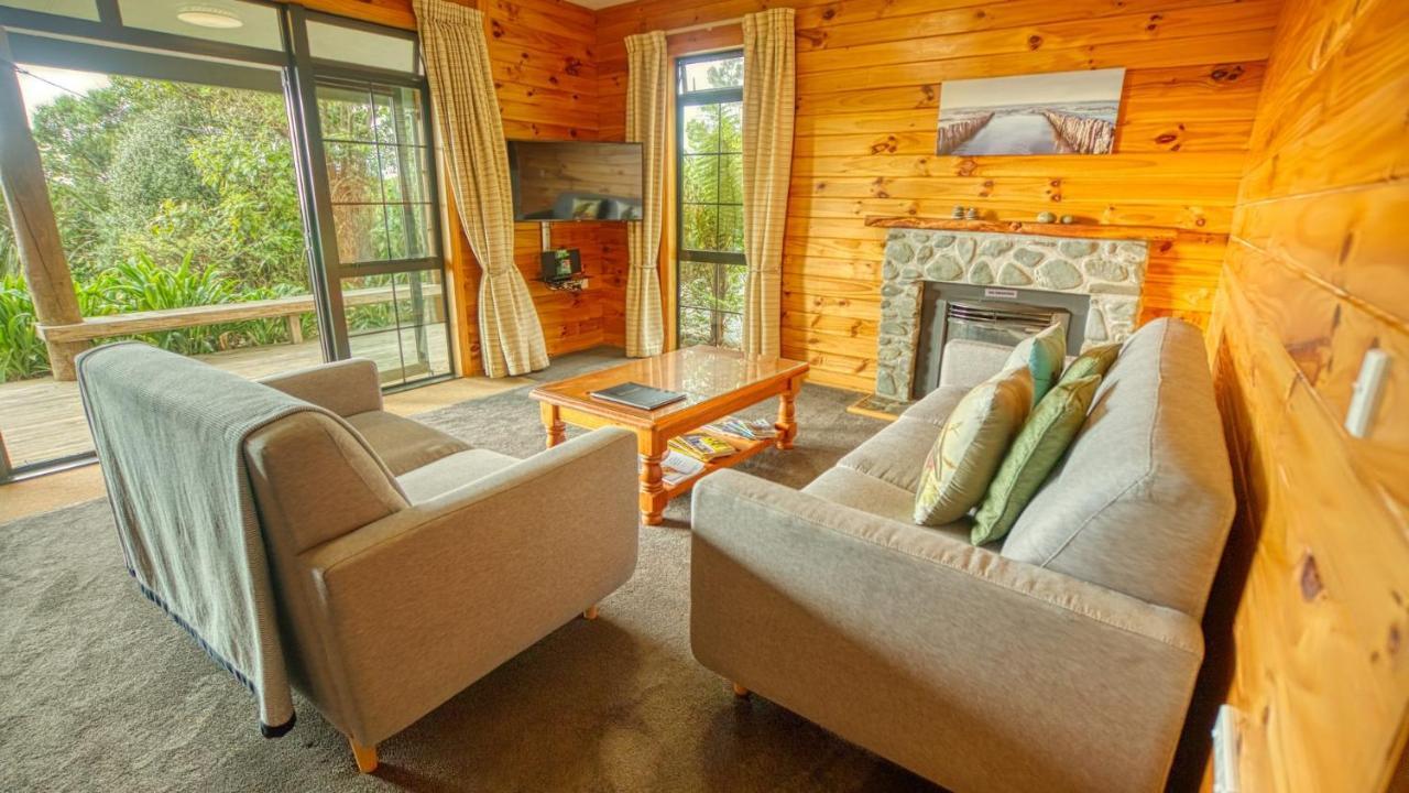 Paparoa Beach Hideaway With Hot Tub Barrytown Экстерьер фото
