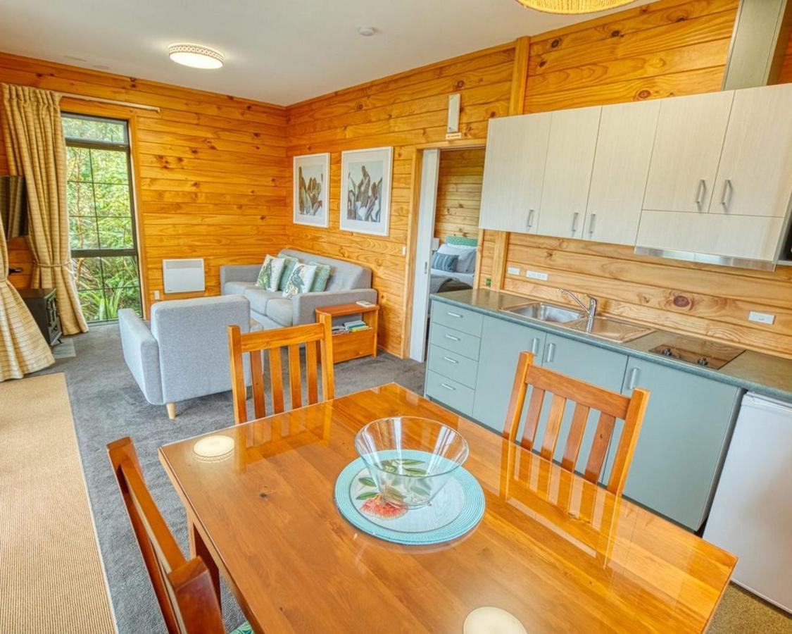 Paparoa Beach Hideaway With Hot Tub Barrytown Экстерьер фото