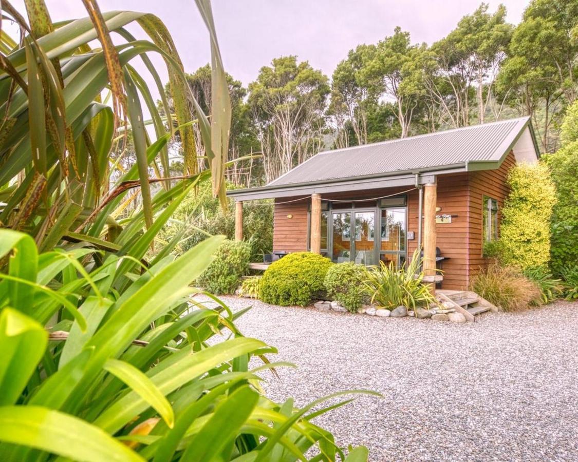 Paparoa Beach Hideaway With Hot Tub Barrytown Экстерьер фото